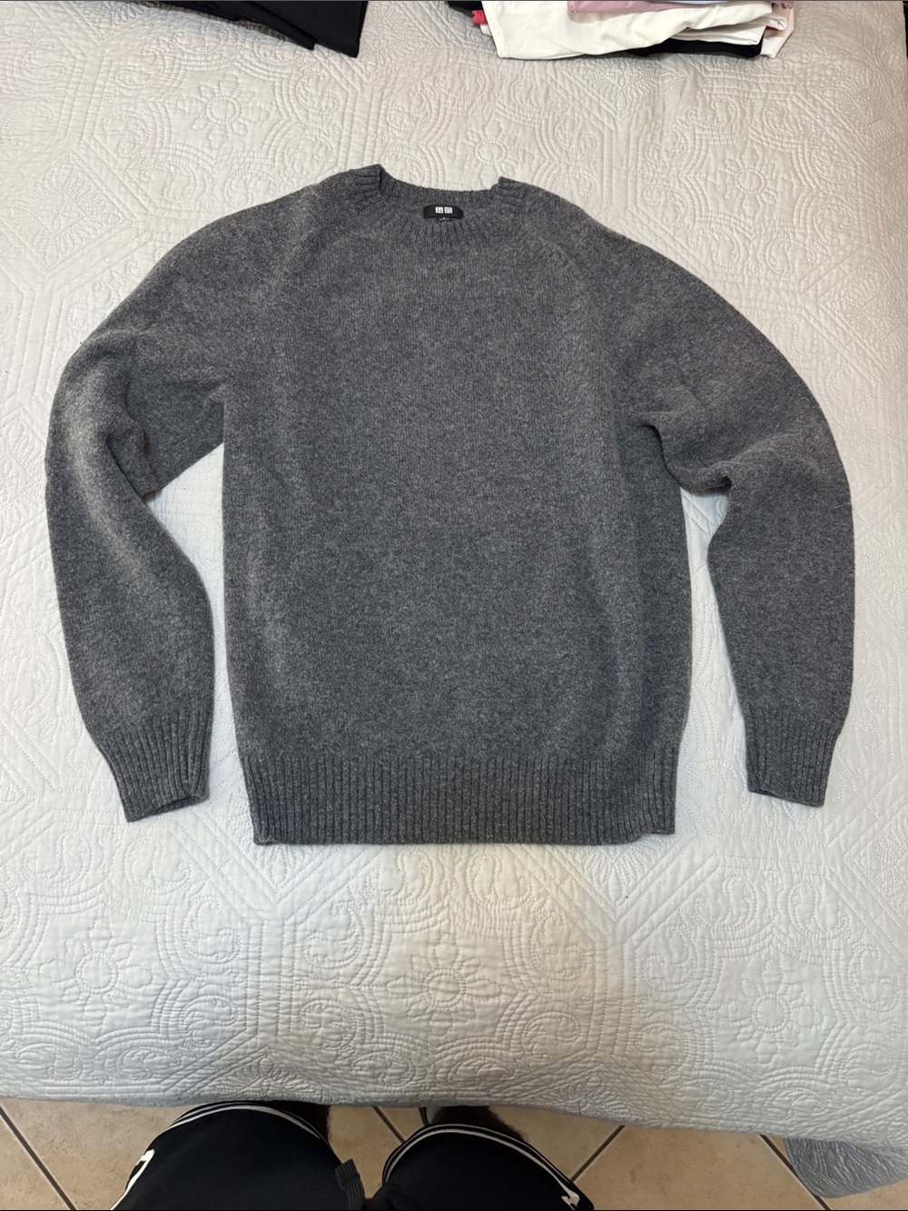 Uniqlo Men's Crewneck Sweater in Charcoal Gray